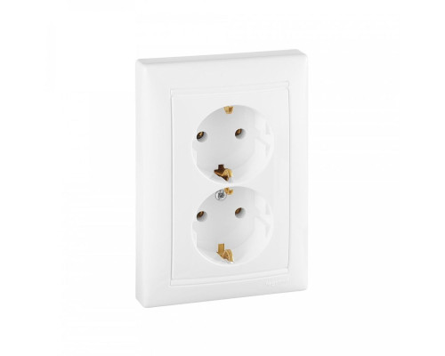 Valena - Розетка 2х2P+E, нем. стд., без защ. шторок, монолит, белая (инд. упаковка)
